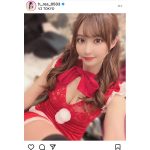 花咲れあ、美谷間チラリのセクシーサンタコス披露