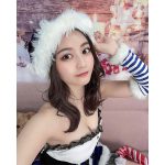 林ゆめ、黒サンタコスで際立つデコルテにうっとり!!