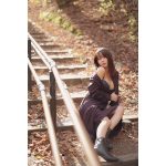 コスプレイヤー・いくみ、美バスト×美脚見せの屋外ポートレートで大胆セクシー!