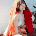 伊織もえ、着こなしが天才的な水着×マフラーショット公開