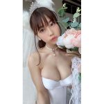 伊織いお、まんまるバストがこぼれるセクシーウエディングショット公開