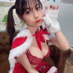 伊織いお、「目のやり場に困る」肌見せサンタに変身「一緒にクリパしたい」