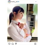くりえみ、清純制服とセクシーな横乳の高低差にドキドキ