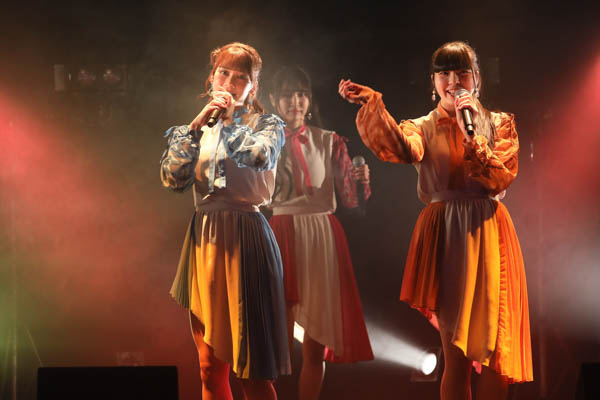 【ライブレポート】カミングフレーバーがツアー完走! 有観客で迎えたファイナル「これからもカミフレは止まらない」