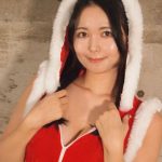 コスプレイヤー・九条ねぎ、桃尻と美脚で釘付けにするサンタコス披露