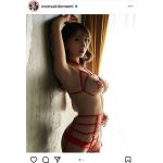 森咲智美、清楚コーデとのギャップがスゴい横乳ショットで『これがこう』