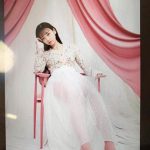 AKB48 大盛真歩、シースルーのおしゃれコーデで美脚披露