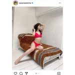 放課後プリンセス 関根ささら、赤水着姿の大人グラビアに釘付け