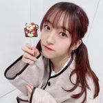 HKT48 田島芽瑠、今年のクリスマスは「かじっちゃえ」! 可愛すぎる上目遣いに「プレゼントあげたくなる」