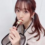 HKT48 田島芽瑠、今年のクリスマスは「かじっちゃえ」! 可愛すぎる上目遣いに「プレゼントあげたくなる」