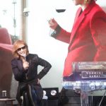 YOSHIKI、サンタ帽被ってピアノ演奏 3年ぶりのディナーショー開催も発表