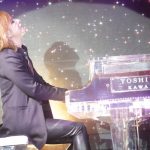 YOSHIKI、サンタ帽被ってピアノ演奏 3年ぶりのディナーショー開催も発表