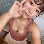 山内鈴蘭、イブの夜に届けた美谷間サービスショット!「ステキなプレゼントありがとう」