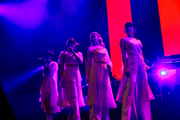 【ライブレポート】Little Glee Monster、スキル全開のパフォーマンスで9曲を熱唱。「初めて見る人に少しでも爪痕を残したい！」＜COUNTDOWN JAPAN 21/22＞