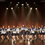 ラストアイドル、新曲イベントに霜降り明星がビデオで登場！ヒット祈願で霜降り和牛を贈呈。