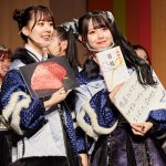 ラストアイドル、新曲イベントに霜降り明星がビデオで登場！ヒット祈願で霜降り和牛を贈呈。