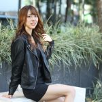 【写真特集】柳はるがクールなブラックコーデで登場！レースクイーン衣装で2021年を振り返って語る！