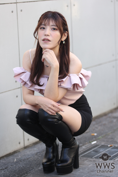 【写真特集】東大大学院生レースクイーン・Reina+Worldが美脚際立つクールなファッションで登場!