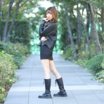 【写真特集】柳はるがクールなブラックコーデで登場！レースクイーン衣装で2021年を振り返って語る！