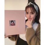 石川恋、『2歳の石川』と同じポーズで記念2ショットを公開