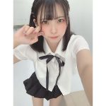 コスプレイヤー・紅羽りお、ミニ丈制服コーデで魅せる美脚に釘付け！