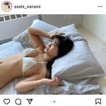 朝日ななみ、美谷間に釘付けな無防備ショットに反響ぞくぞく