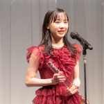 芦田愛菜、初めて身につけたジュエリーに「とても身が引き締まります」＜第33回 日本ジュエリーベストドレッサー賞＞