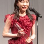 芦田愛菜、初めて身につけたジュエリーに「とても身が引き締まります」＜第33回 日本ジュエリーベストドレッサー賞＞