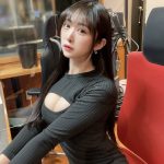 真島なおみ、気合を入れた美谷間丸見えなニットワンピースコーデ披露