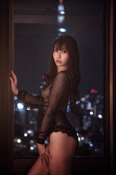 レースクイーン・浜嶋りな、夜景をバックにセクシーランジェリーで悩殺