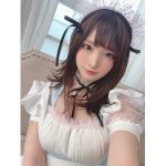 コスプレイヤー・イズ氏、ガーリーなメイド服姿に「可愛い」の声殺到