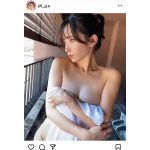 コスプレイヤー・JILL、濡れ肌温泉ショットで美谷間披露