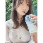 コスプレイヤー・けんけん、目線が引きつけられる至近距離のセーターショットが話題