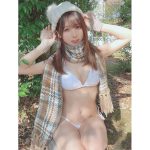 コスプレイヤー・けんけん、白ビキニの上けらマフラー装着! 季節を超越したセクシーグラビア披露