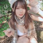 コスプレイヤー・けんけん、白ビキニの上けらマフラー装着! 季節を超越したセクシーグラビア披露