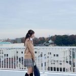 Peel the Apple 黒嵜菜々子、制服シャツを羽織った純真ビキニオフショット披露