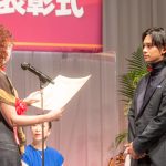 北村匠海、黒のスーツ姿で表彰式に登壇「ジュエリーに負けないようにいろんなものを届けていきたい」＜第33回 日本ジュエリーベストドレッサー賞＞