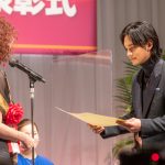 北村匠海、黒のスーツ姿で表彰式に登壇「ジュエリーに負けないようにいろんなものを届けていきたい」＜第33回 日本ジュエリーベストドレッサー賞＞