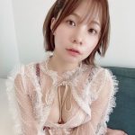 真奈「むにむにする???」、ふんわり美乳に釘付け!!