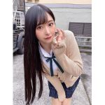 真島なおみ、制服姿で披露した萌え袖ピースが可愛すぎる!「最高にお似合いです」