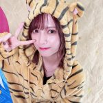 ラストアイドル 松本ももな、虎コスチュームで美くびれライン披露!「トラはどうだっちゃ??」