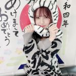 桃月なしこ、2022年はホワイトタイガーで「あけおめ」! 「本年も推していきます!」