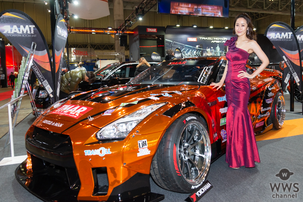 【写真特集】「東京オートサロン2022」で出会った美女・ナガタニサヤカさん、ミヤさん、萩原真都香さんが煌びやかなドレスコーデを披露