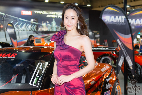 【写真特集】「東京オートサロン2022」で出会った美女・ナガタニサヤカさん、ミヤさん、萩原真都香さんが煌びやかなドレスコーデを披露