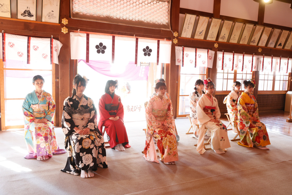 NMB48 上西怜ら新成人が大阪天満宮でご祈祷 8期研究生・桜田彩叶、松野美桜も参加