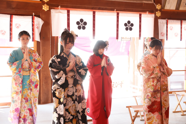 NMB48 上西怜ら新成人が大阪天満宮でご祈祷 8期研究生・桜田彩叶、松野美桜も参加