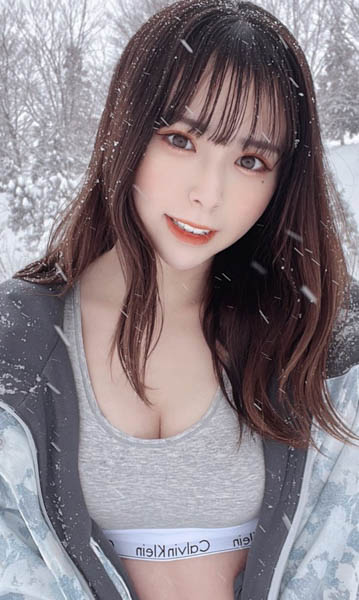 スポブラ女子・七瀬あかね、雪降るゲレンデでスポブラ姿披露！ファンから感謝の声ぞくぞく