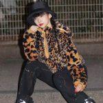 荻野由佳、2022年の干支をイメージしたヒョウ柄コーデを披露 今年は「たくさんの幸せを届けたい」