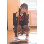 コスプレイヤー・紗愛、制服メガネコスプレで大胆パンチラ!!