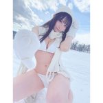 コスプレイヤー・紗愛、雪原に輝く透明ボディにうっとり「めっちゃ寒そう」
